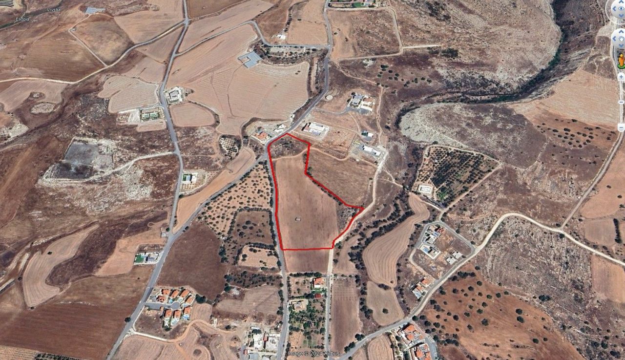 Grundstück in Paphos, Zypern, 23 511 m² - Foto 1