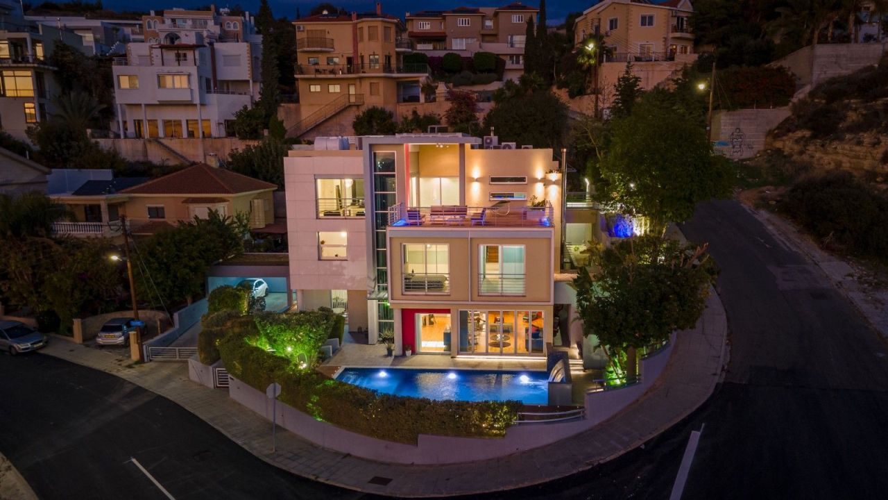 Villa in Limassol, Cyprus, 559 m² - picture 1