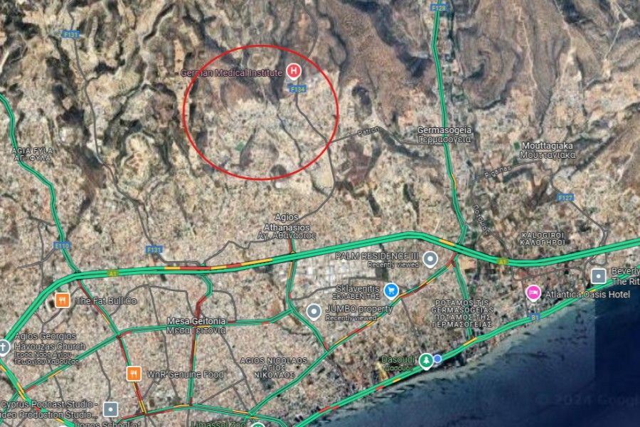 Terrain à Limassol, Chypre, 1 335 m² - image 1