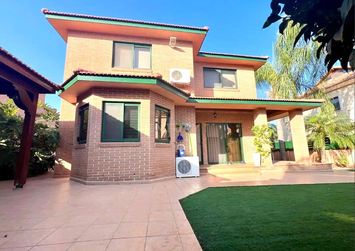 Villa in Limassol, Cyprus, 240 m² - picture 1