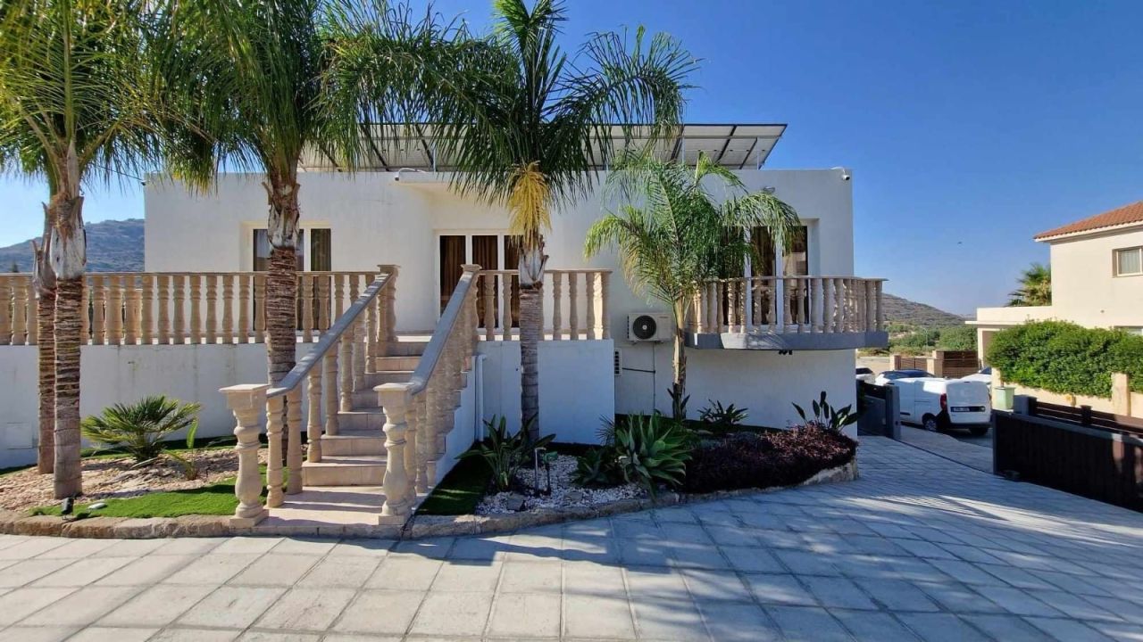 Villa in Limassol, Cyprus, 380 m² - picture 1