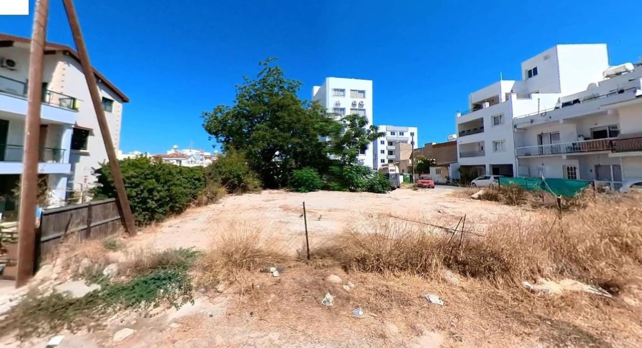Terrain à Larnaca, Chypre, 653 m² - image 1