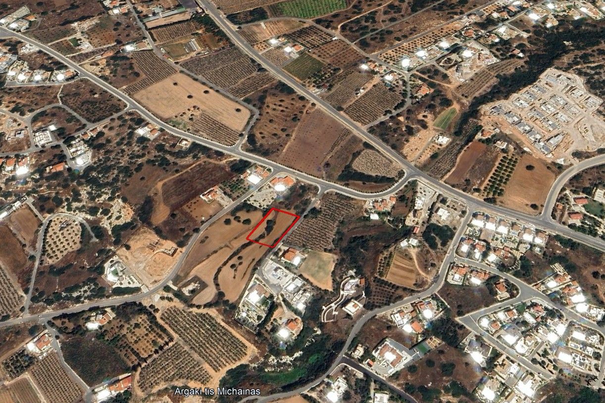 Land in Paphos, Cyprus, 2 703 m² - picture 1