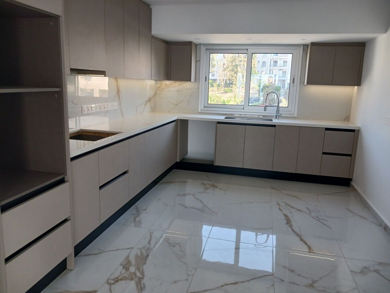 Apartment in Limassol, Cyprus, 150 m² - picture 1
