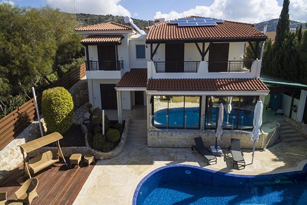 Villa in Paphos, Cyprus - picture 1