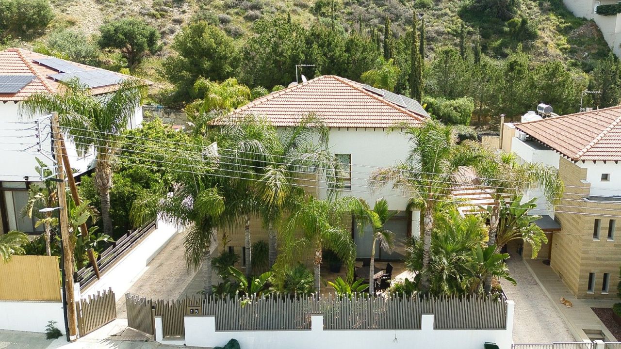 Villa in Limassol, Cyprus, 235 m² - picture 1