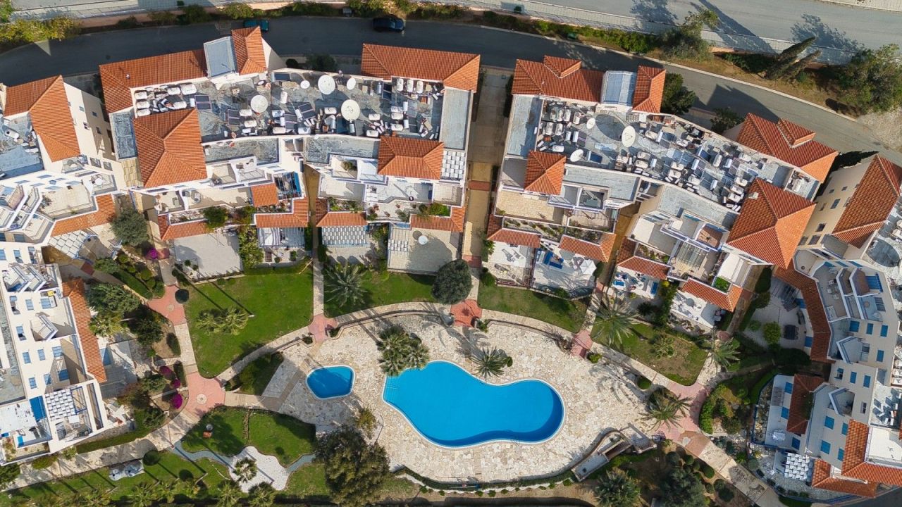 Townhouse in Paphos, Cyprus - picture 1