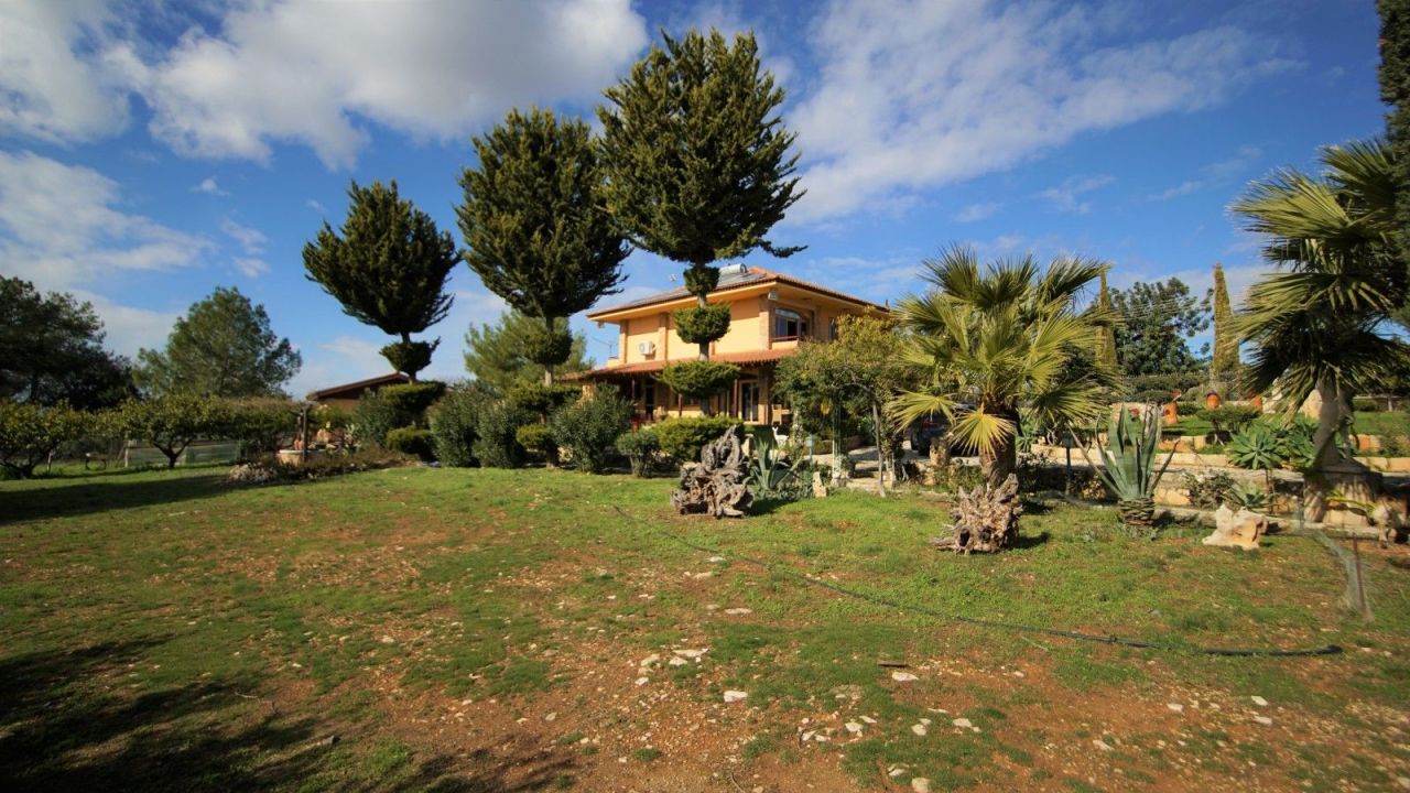 Villa in Limassol, Cyprus, 450 m² - picture 1