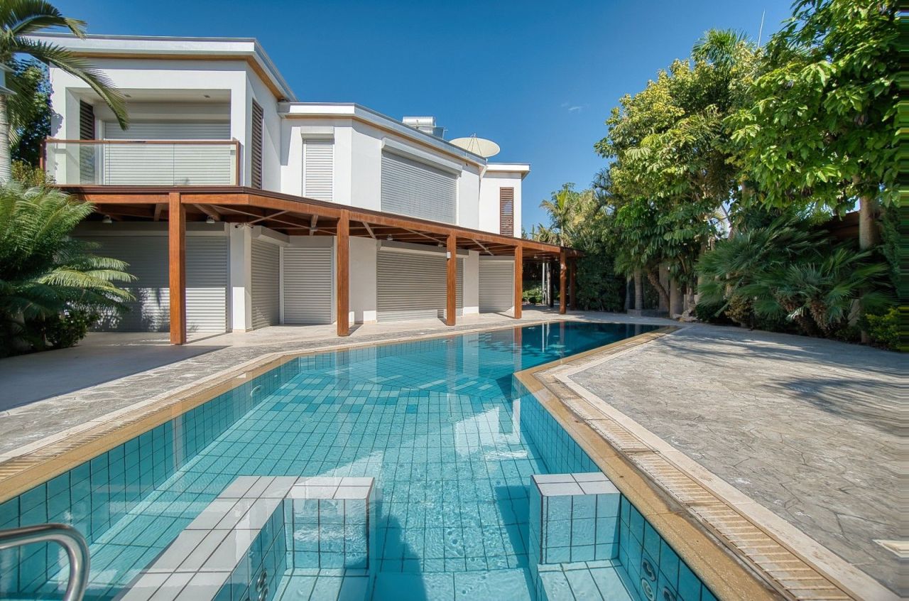 Villa a Limassol, Cipro, 331 m² - foto 1