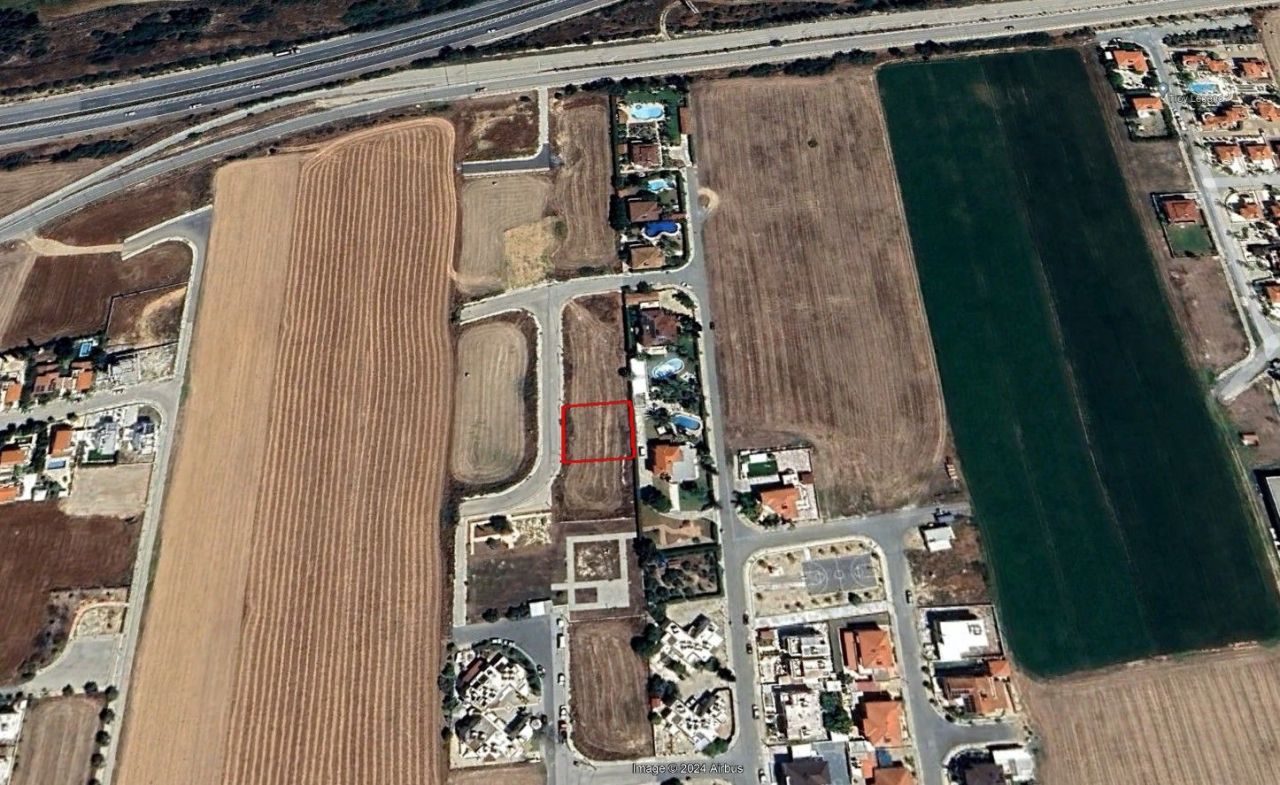 Grundstück in Larnaka, Zypern, 685 m² - Foto 1
