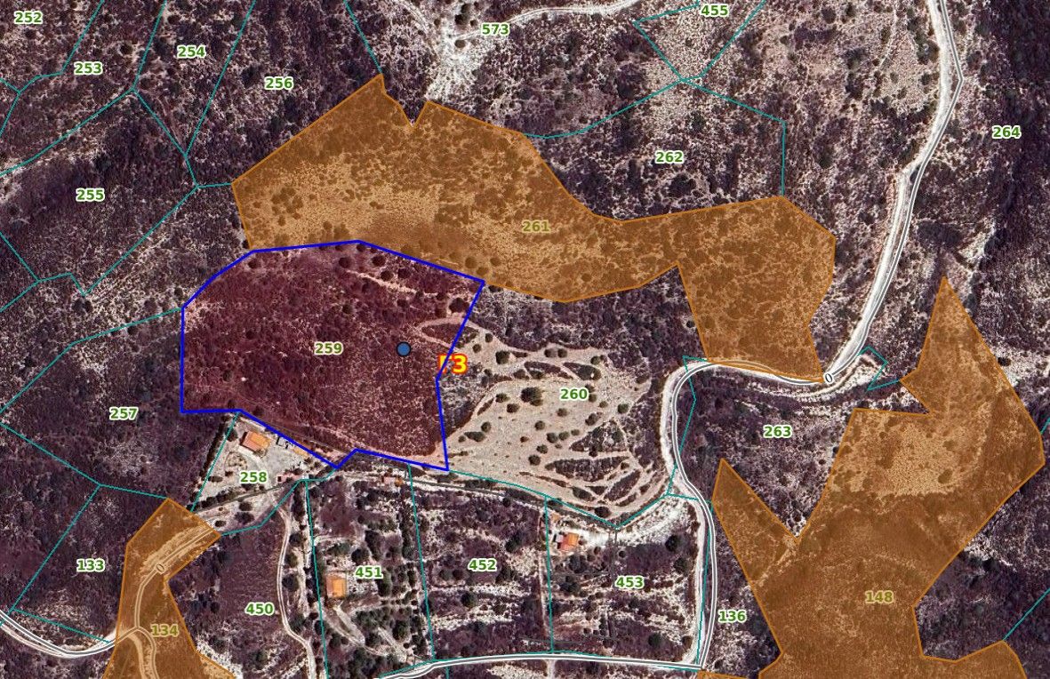 Grundstück in Larnaka, Zypern, 86 000 m² - Foto 1