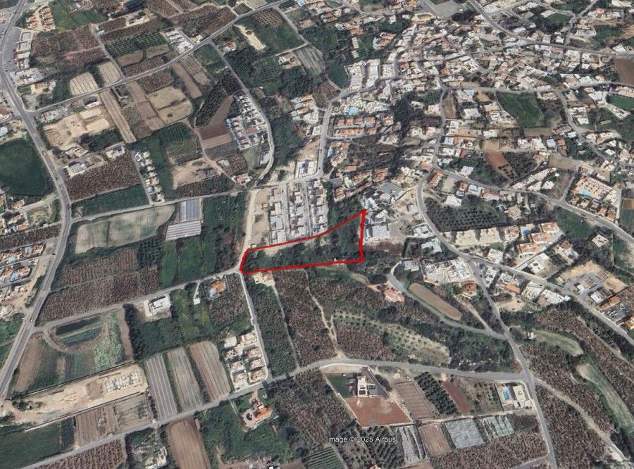 Land in Paphos, Cyprus, 7 693 m² - picture 1