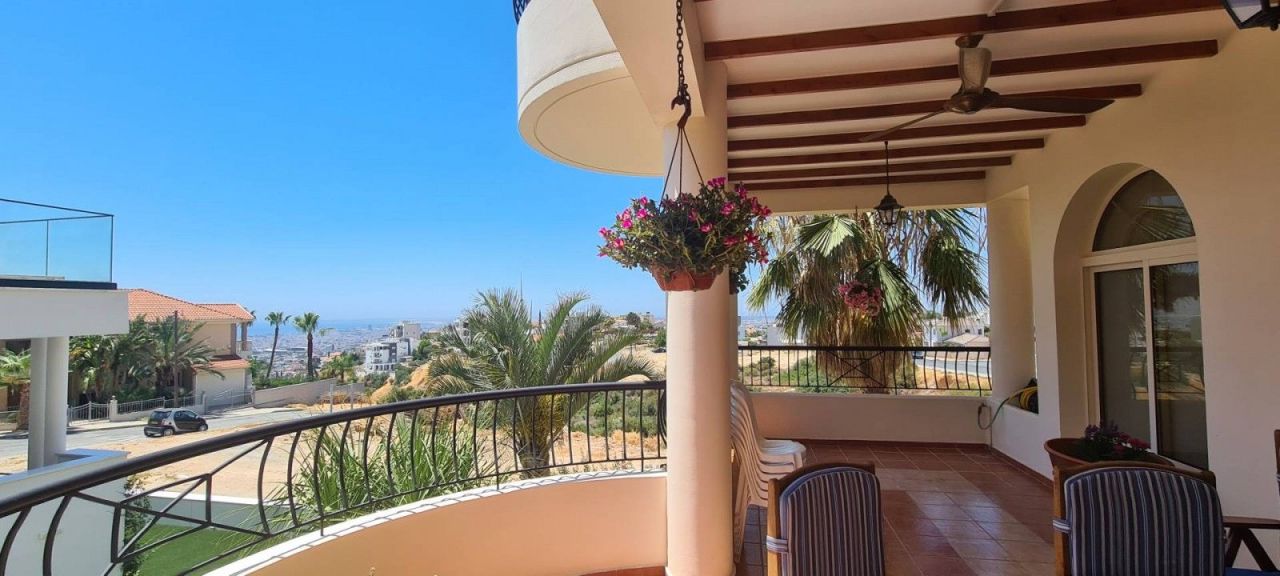 Villa in Limassol, Cyprus, 400 m² - picture 1
