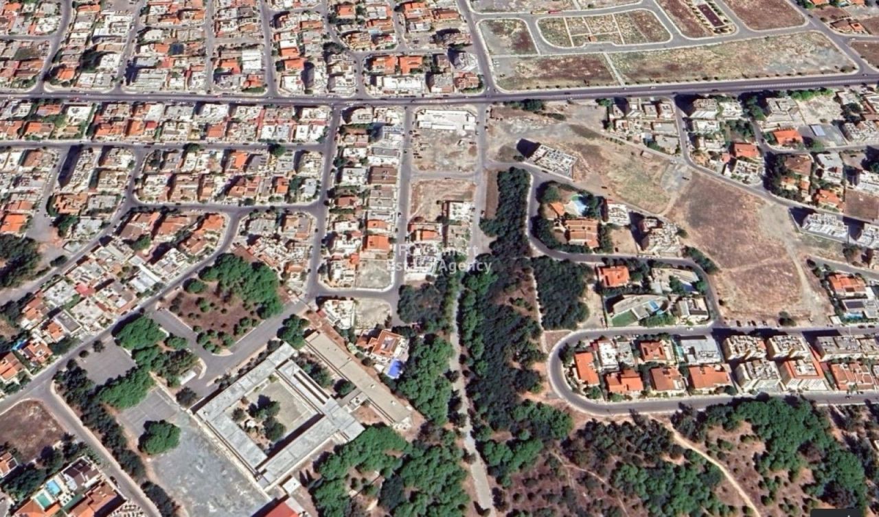 Terreno en Lárnaca, Chipre, 1 037 m² - imagen 1