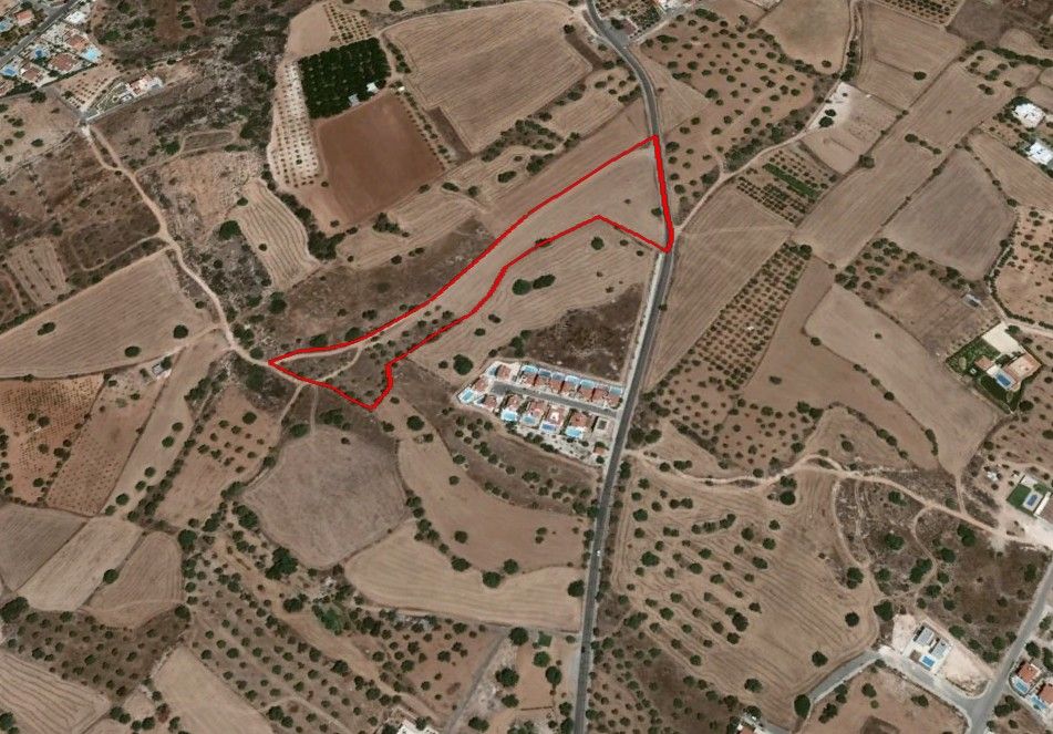 Grundstück in Paphos, Zypern, 13 713 m² - Foto 1