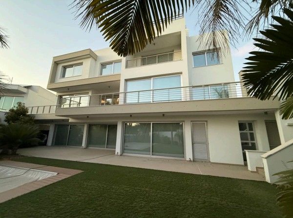 Villa in Limassol, Cyprus, 380 m² - picture 1