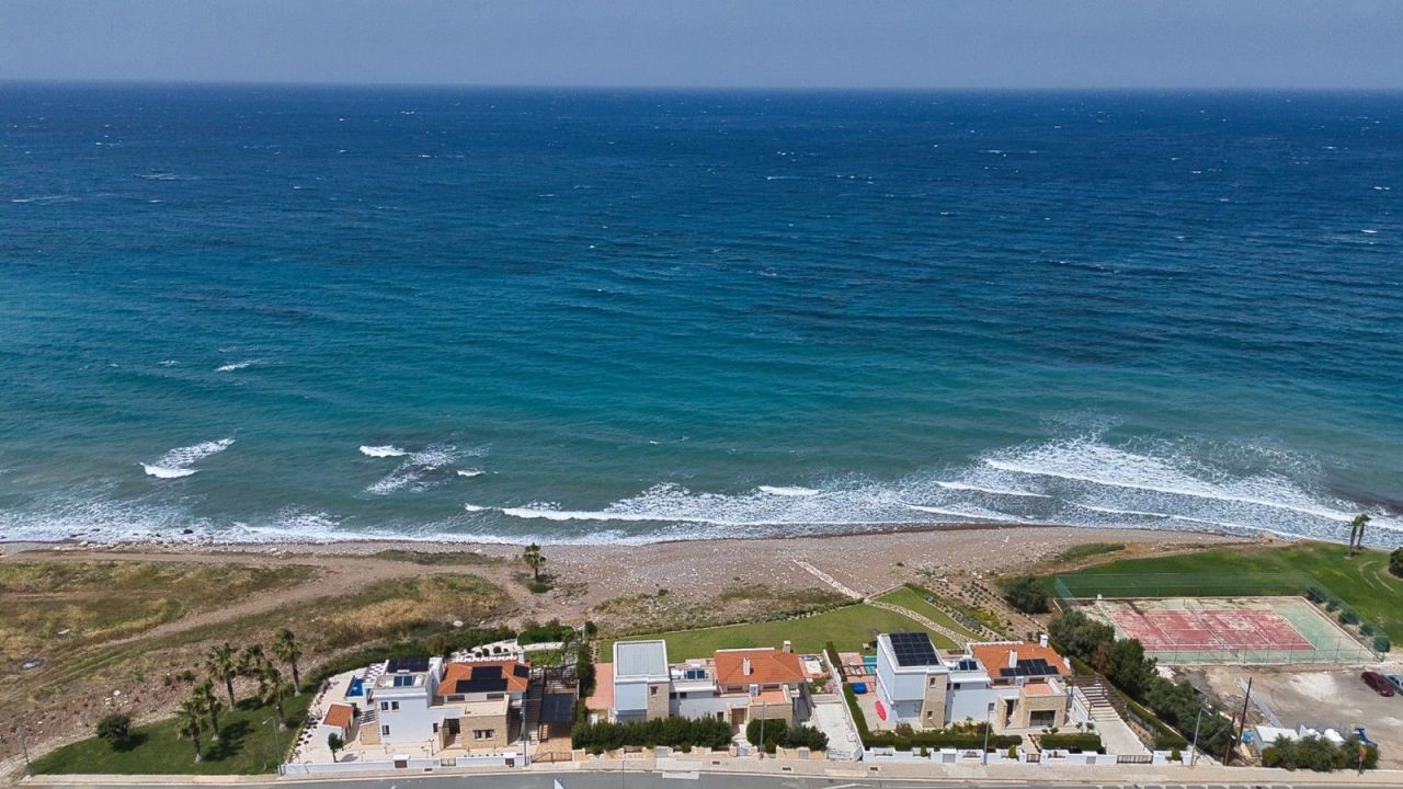 Villa in Paphos, Cyprus, 258 m² - picture 1