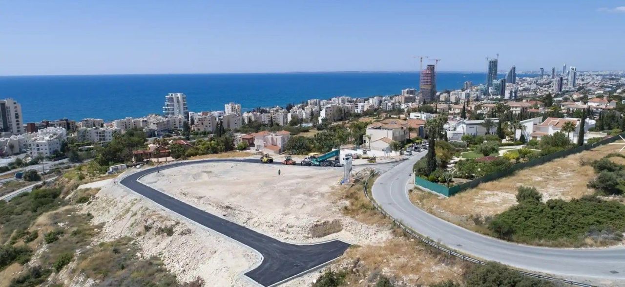 Land in Limassol, Cyprus, 1 035 m² - picture 1