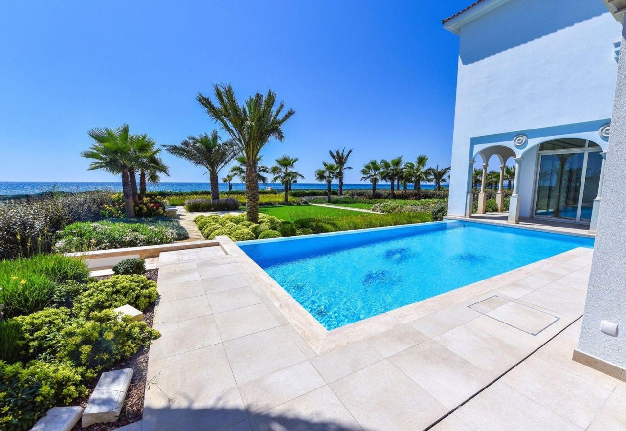Villa en Lárnaca, Chipre, 800 m² - imagen 1