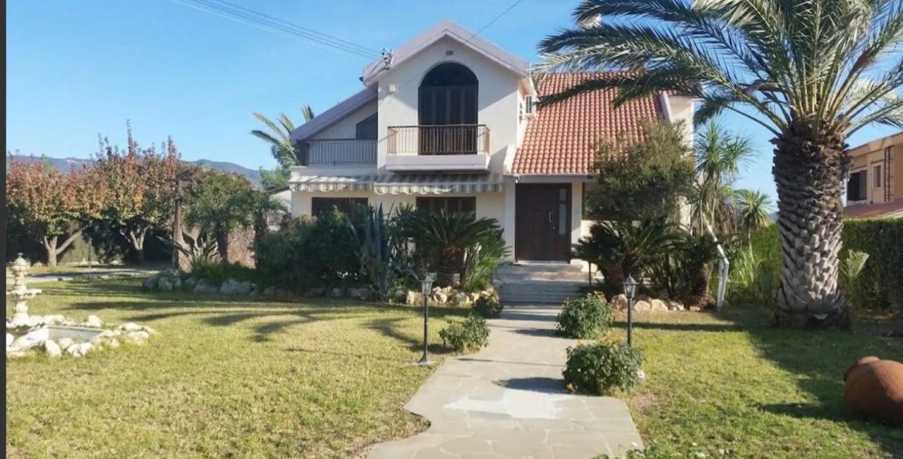 Villa in Limassol, Cyprus, 200 m² - picture 1