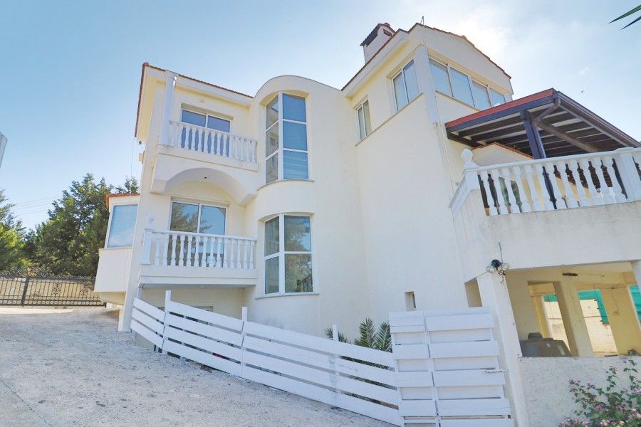 Villa en Pafos, Chipre, 235 m² - imagen 1