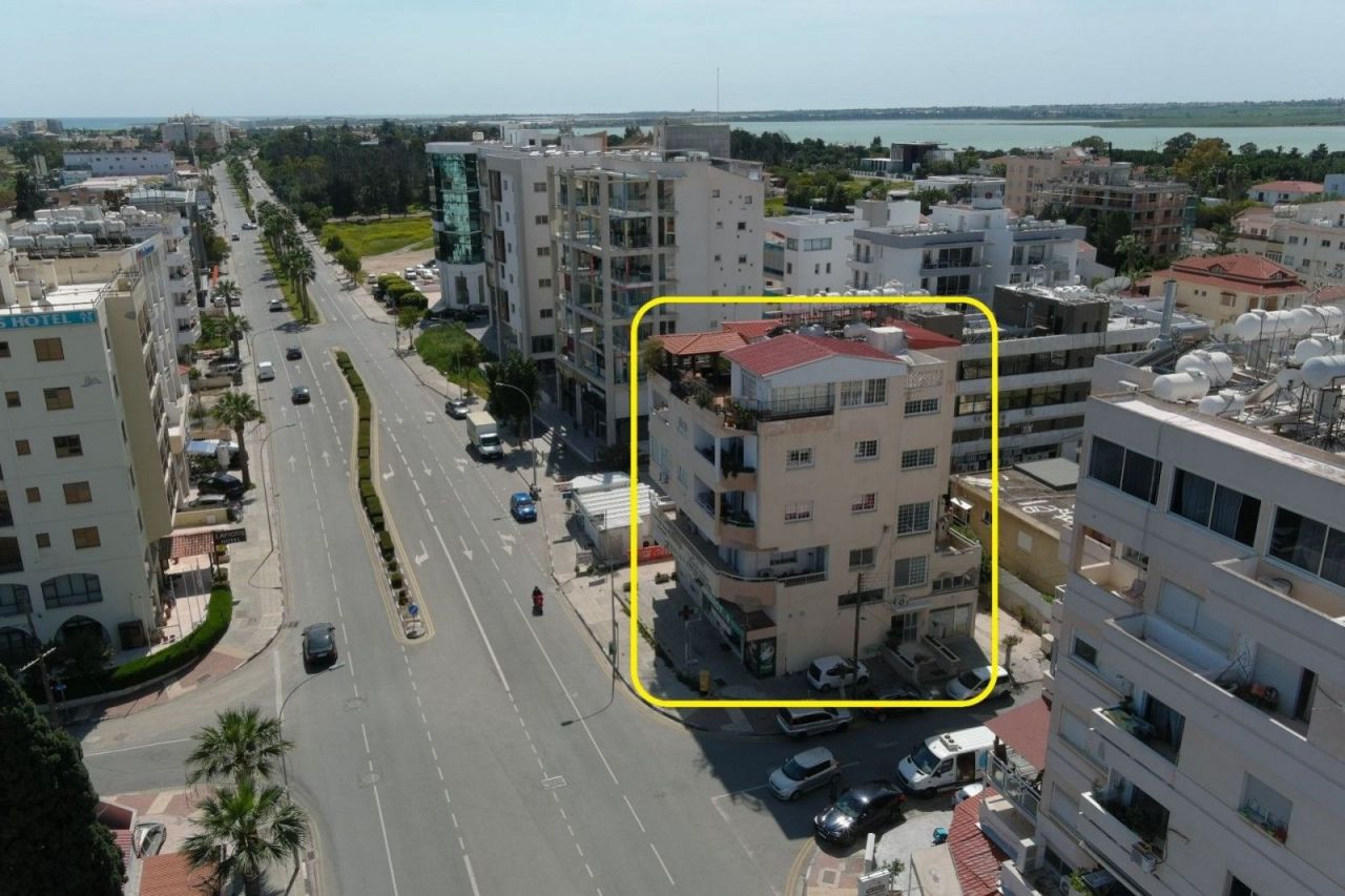 Gewerbeimmobilien in Larnaka, Zypern, 815 m² - Foto 1