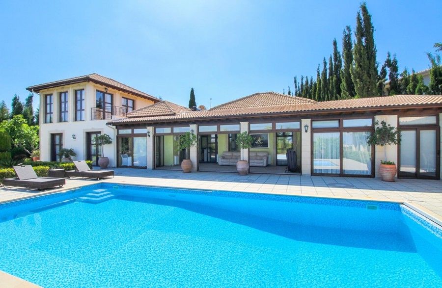 Villa in Paphos, Cyprus, 325 m² - picture 1