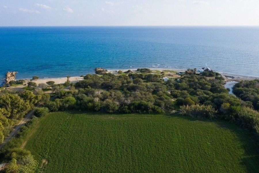 Terreno en Lárnaca, Chipre, 13 137 m² - imagen 1