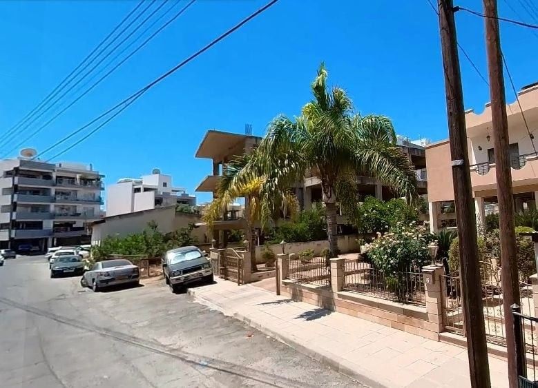 Terrain à Larnaca, Chypre, 689 m² - image 1
