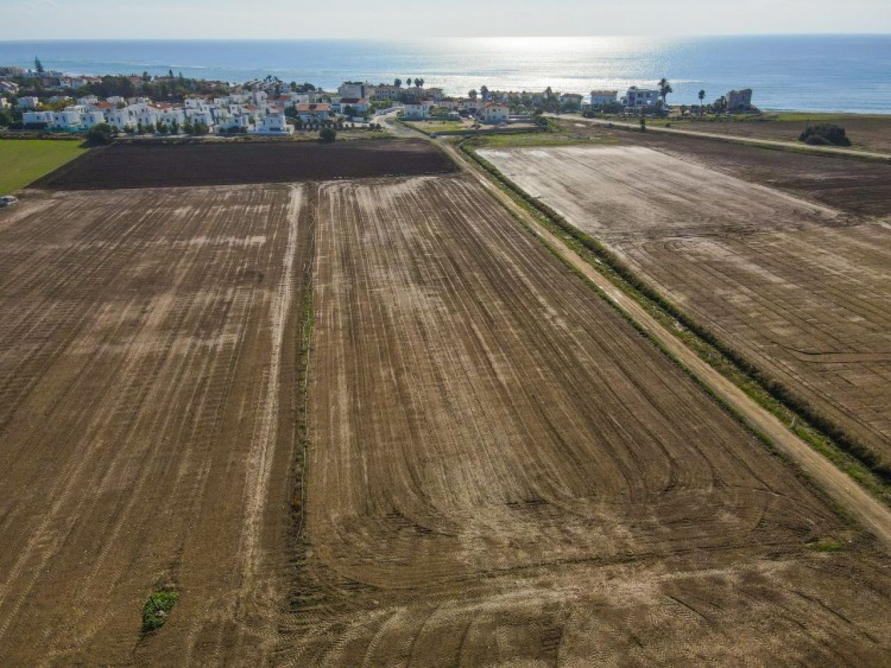 Grundstück in Larnaka, Zypern, 4 009 m² - Foto 1