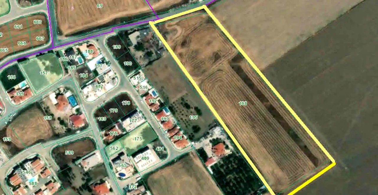 Grundstück in Larnaka, Zypern, 21 798 m² - Foto 1