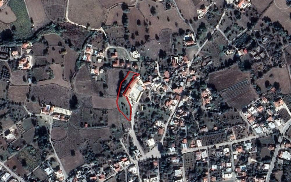 Land in Paphos, Cyprus, 2 676 m² - picture 1
