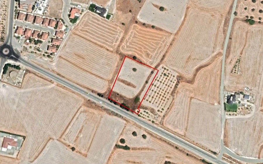 Grundstück in Larnaka, Zypern, 4 908 m² - Foto 1