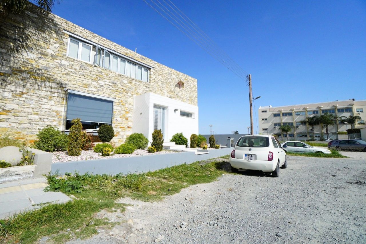 Villa in Larnaka, Zypern, 330 m² - Foto 1