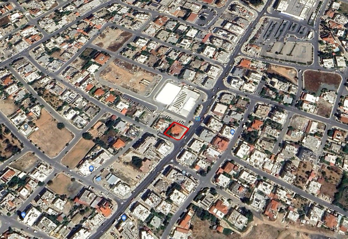 Land in Paphos, Cyprus, 586 m² - picture 1