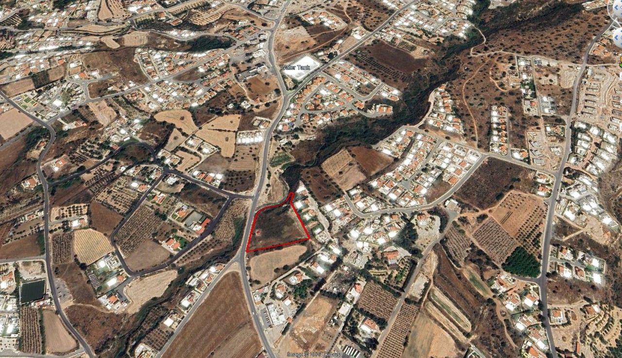 Grundstück in Paphos, Zypern, 8 200 m² - Foto 1