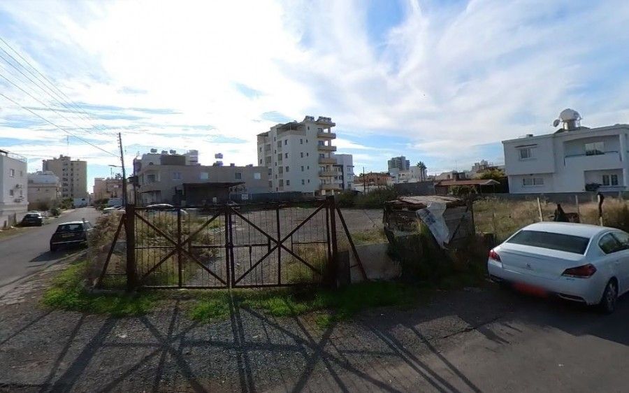 Land in Larnaca, Cyprus, 1 339 m² - picture 1