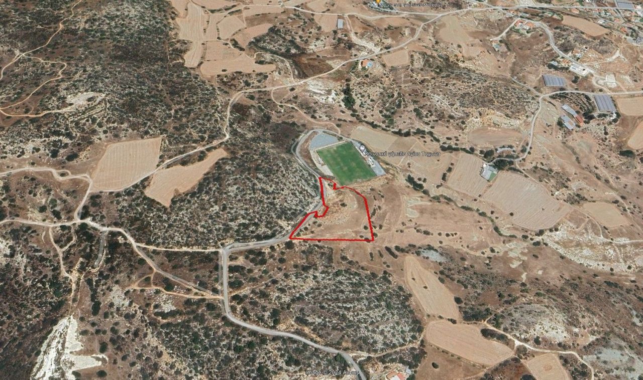 Terrain à Limassol, Chypre, 11 914 m² - image 1