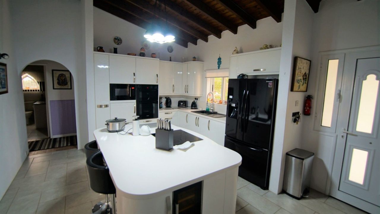 Bungalow in Paphos, Cyprus, 285 m² - picture 1