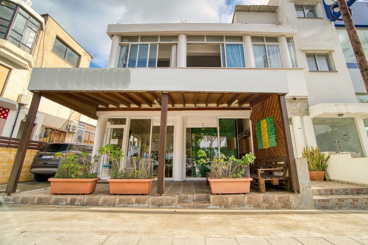 Gewerbeimmobilien in Paphos, Zypern, 205 m² - Foto 1