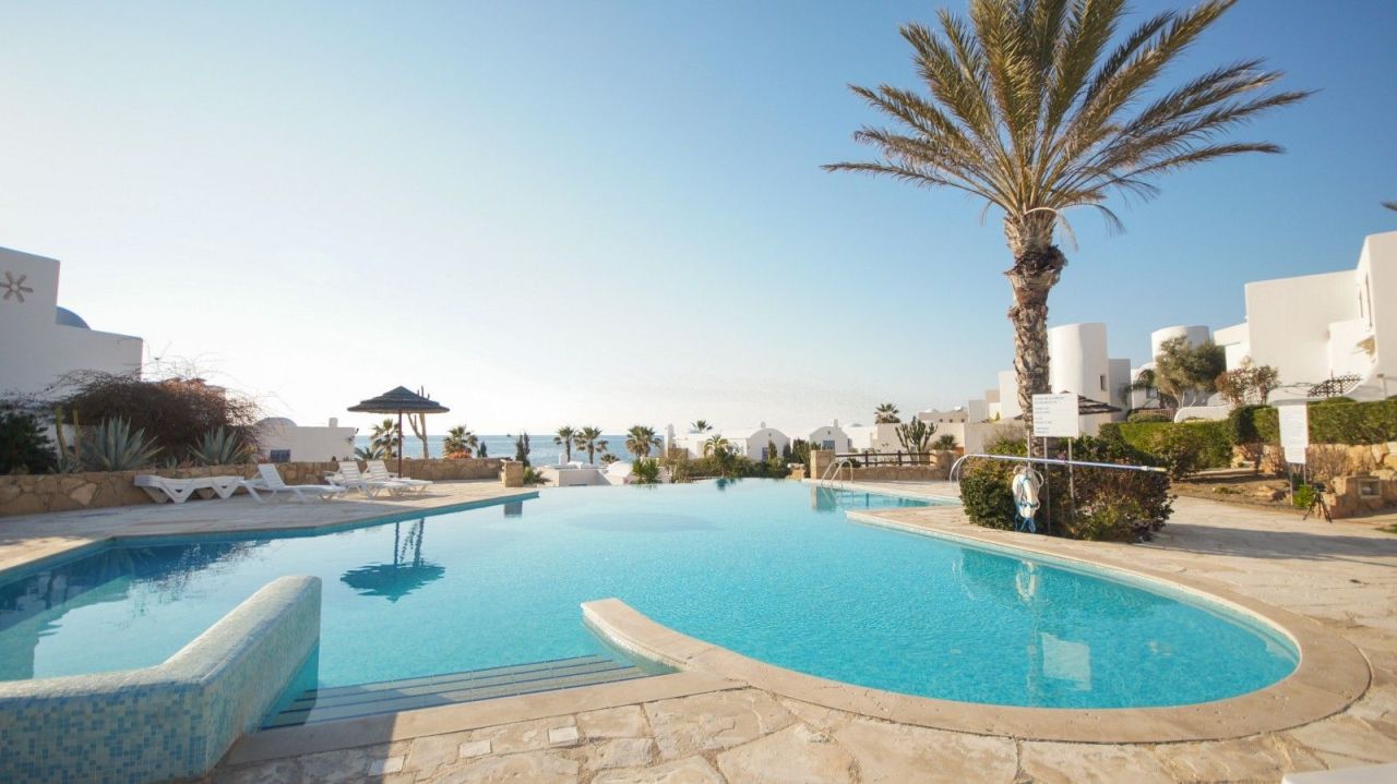 Villa in Paphos, Cyprus, 230 m² - picture 1