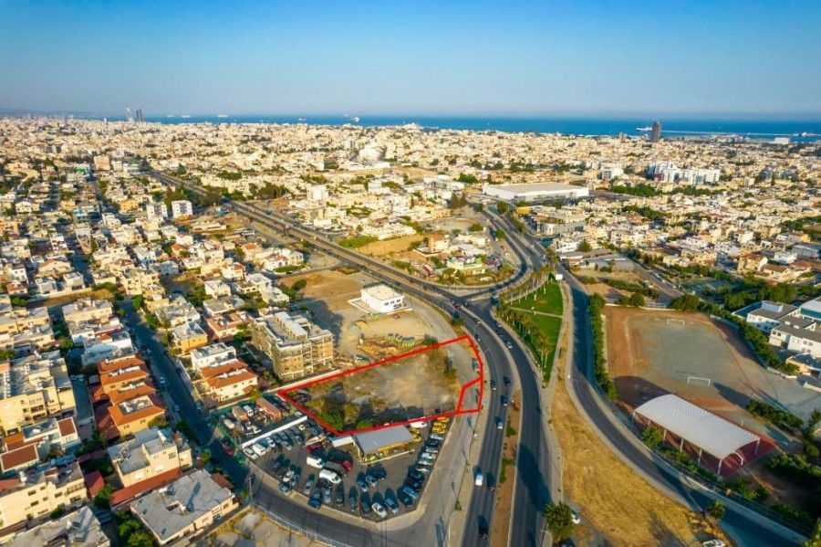 Terrain à Limassol, Chypre, 2 424 m² - image 1