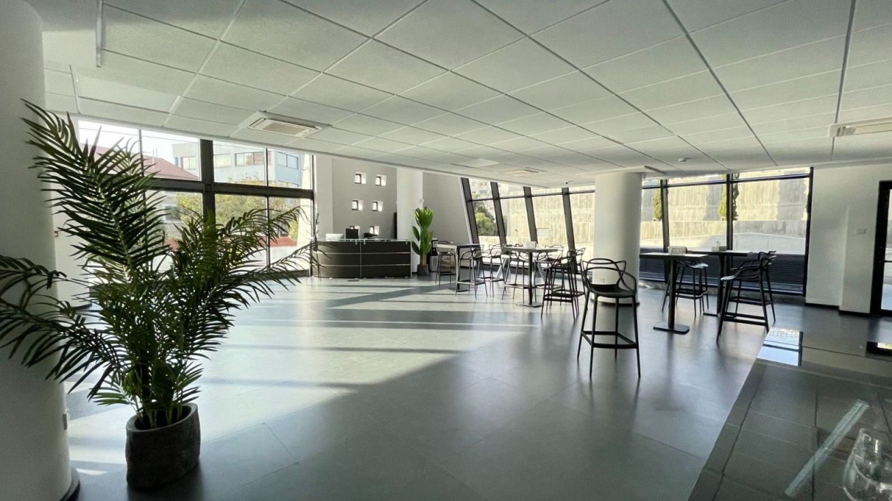 Oficina en Limasol, Chipre, 1 800 m² - imagen 1