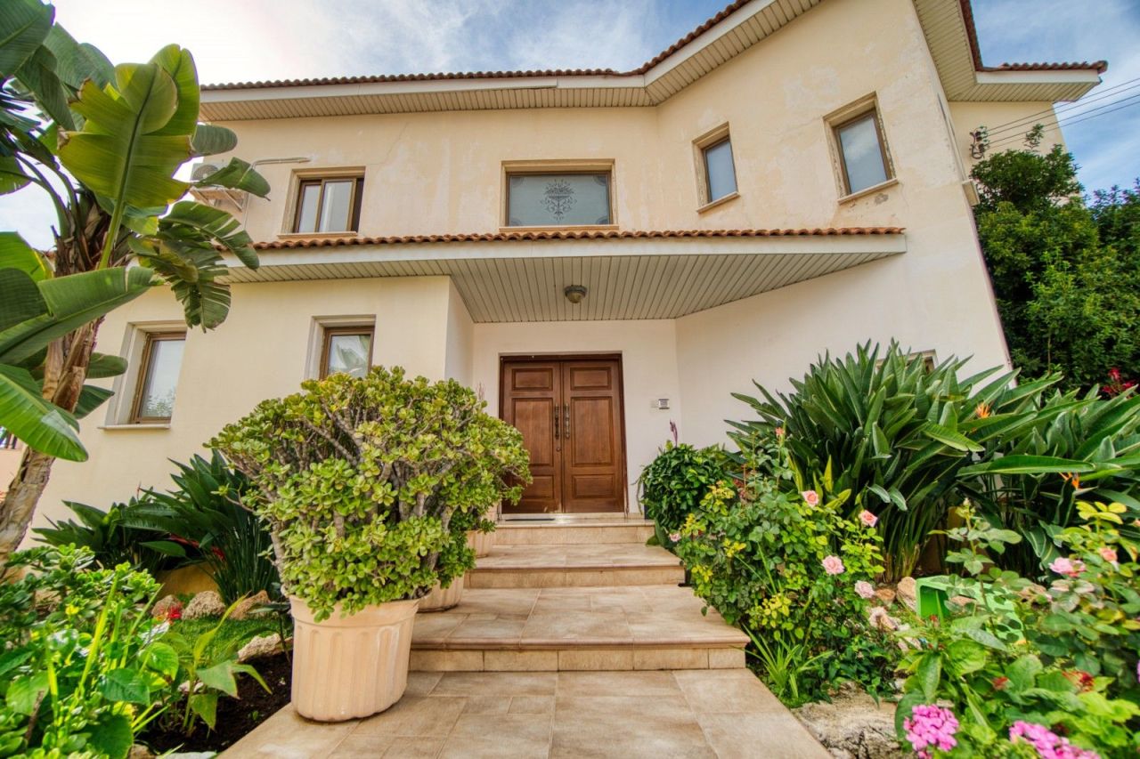 Villa in Paphos, Cyprus, 350 m² - picture 1
