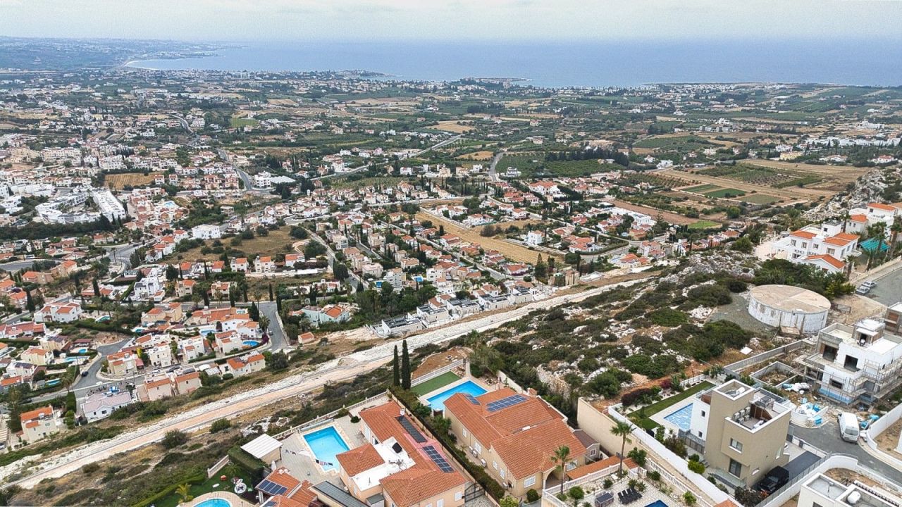 Bungalow in Paphos, Cyprus, 202 m² - picture 1