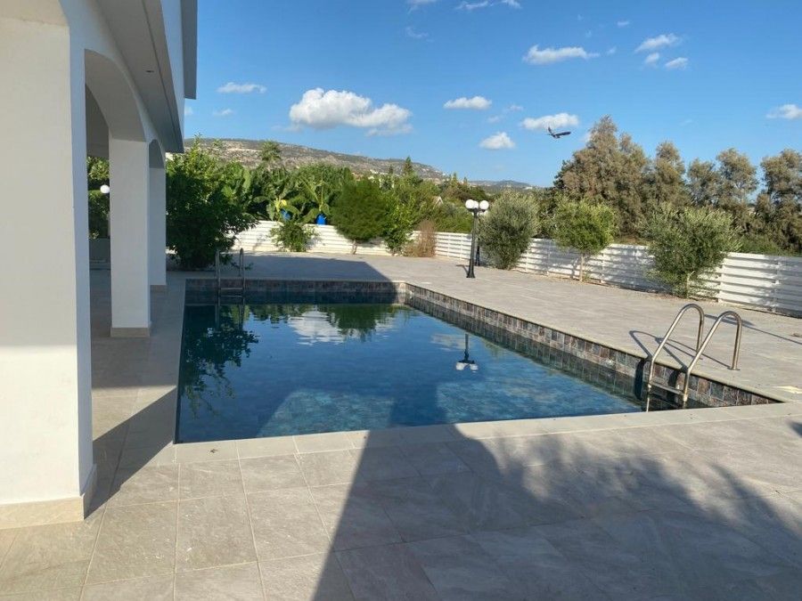 Bungalow in Paphos, Zypern, 2 672 m² - Foto 1
