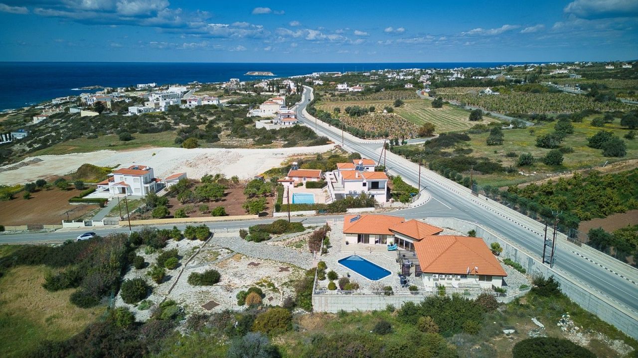 Villa in Paphos, Cyprus, 276 m² - picture 1