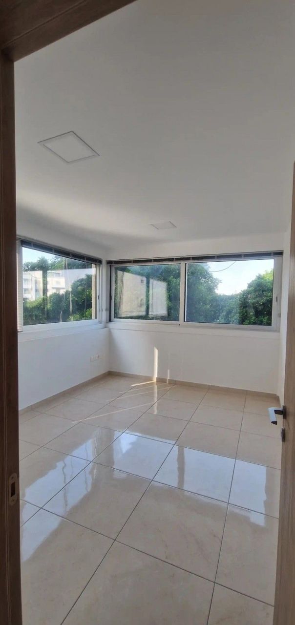 Büro in Limassol, Zypern, 71 m² - Foto 1