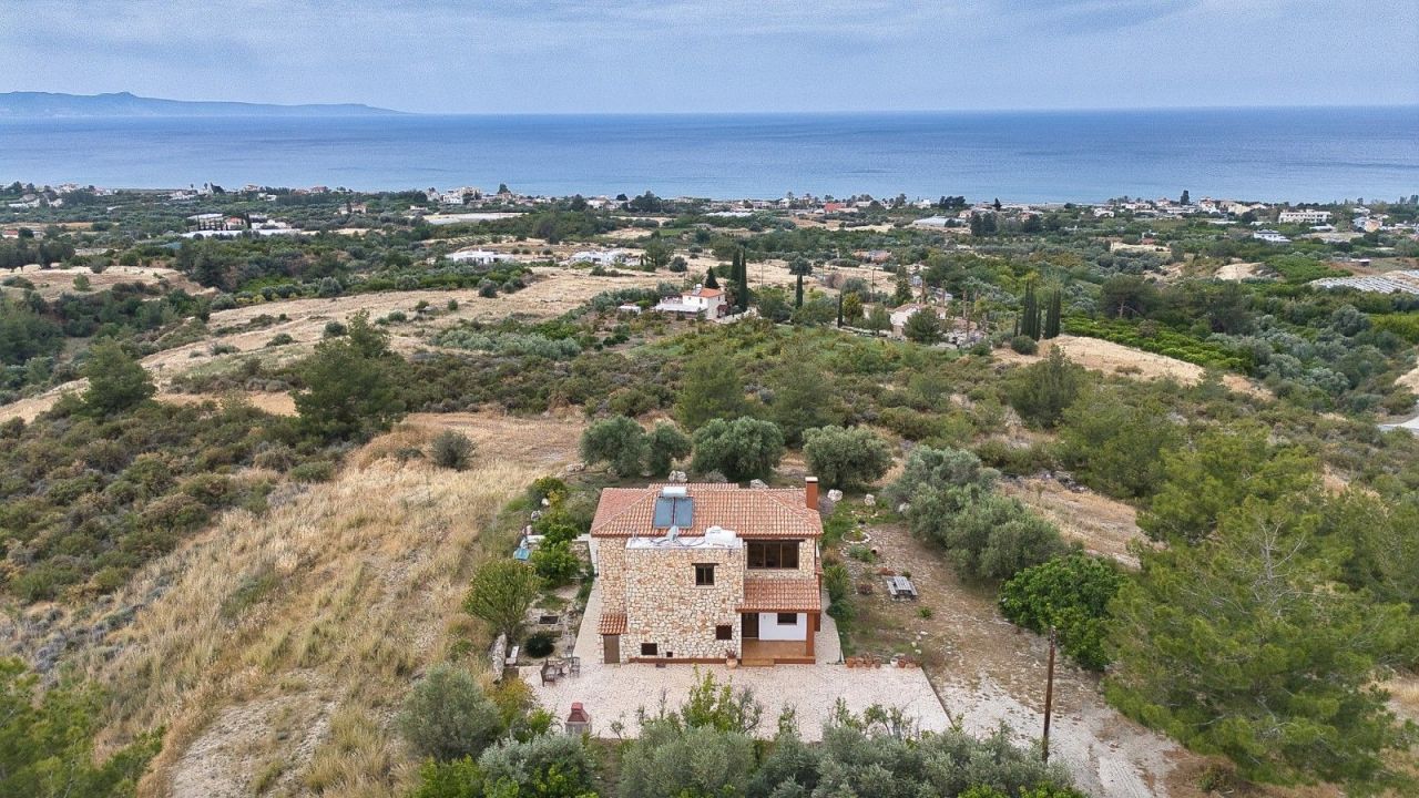 Villa in Paphos, Cyprus, 200 m² - picture 1