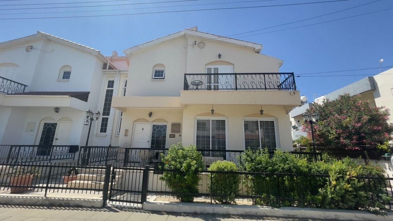 Townhouse in Larnaca, Cyprus - picture 1